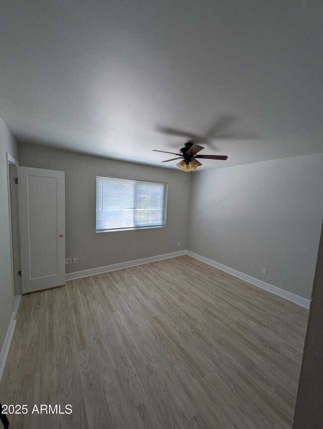 Foto del edificio - 7126 N 19th Ave