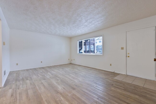 Building Photo - 625 W Anderson St