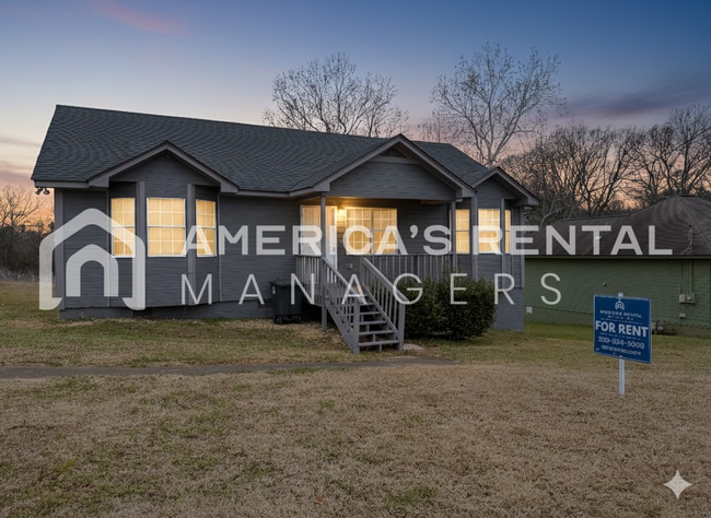 Building Photo - Updated Three Bedroom Two Bath Rental!