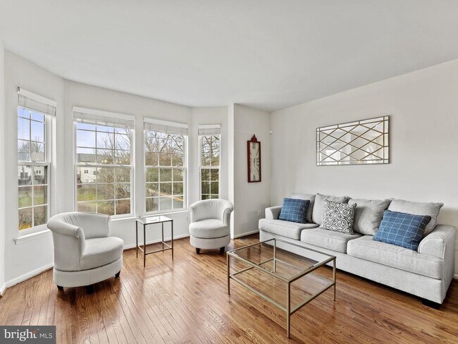 Foto del edificio - 8873 Royal Doulton Ln