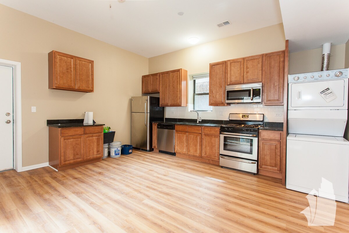 Primary Photo - 2317 N Halsted St
