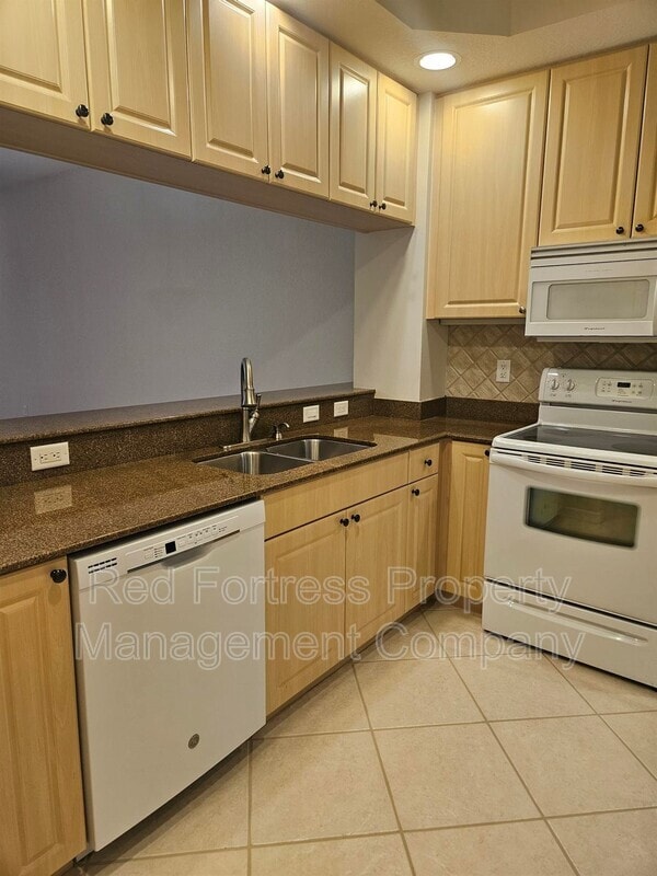 Building Photo - 1125 Van Loon Commons Cir
