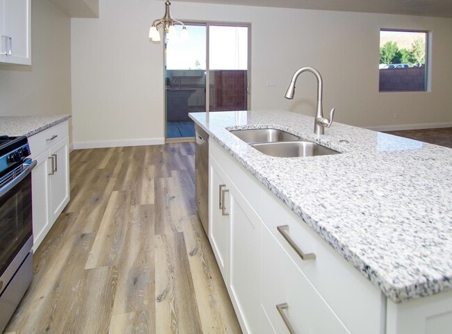 Building Photo - Vaulted ceiling home with Master bedroom O...