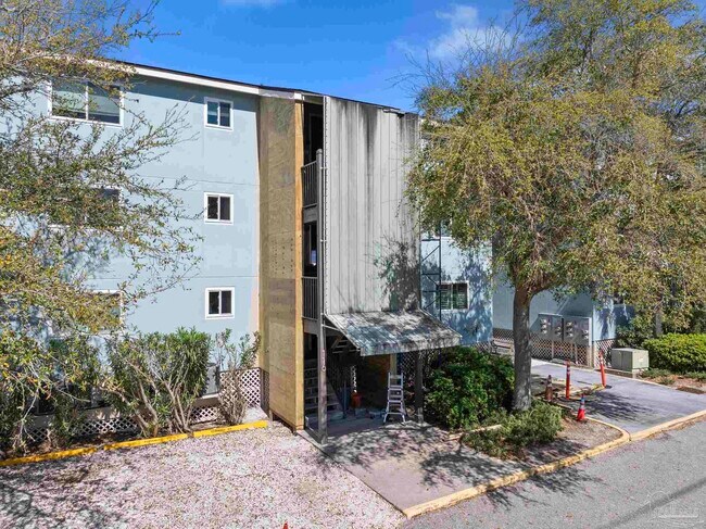Foto del edificio - 14100 River Rd