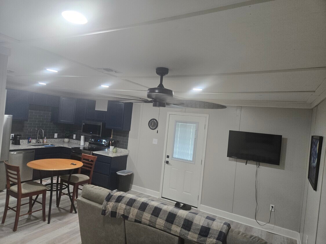 Foto del edificio - 414 Cedar Crest Ct