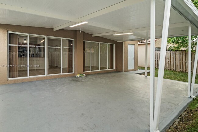 Foto del edificio - 7601 NW 166th Terrace