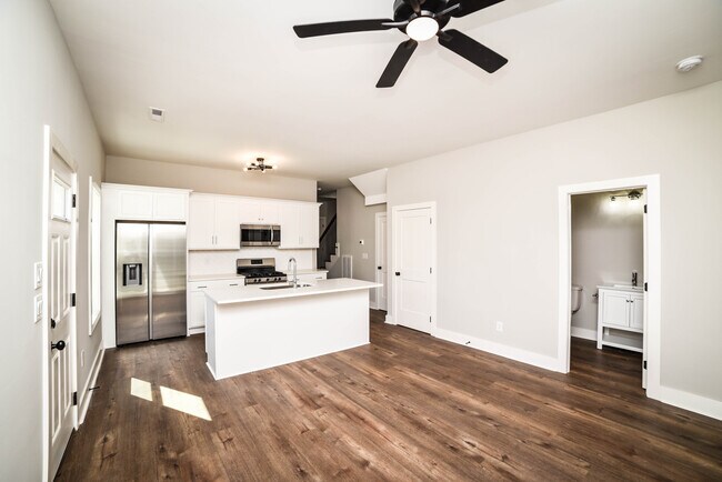 Building Photo - 518 Waycross Dr