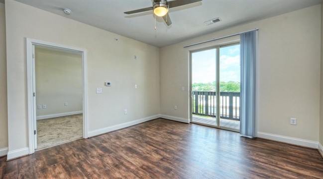 Interior Photo - Plaza 25