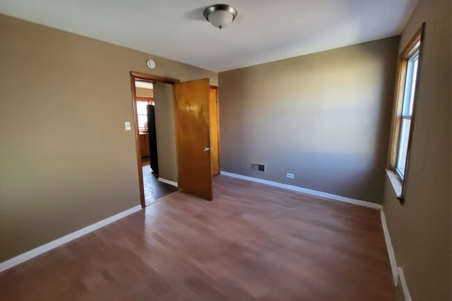 Foto del edificio - 8815 S Merrill Ave