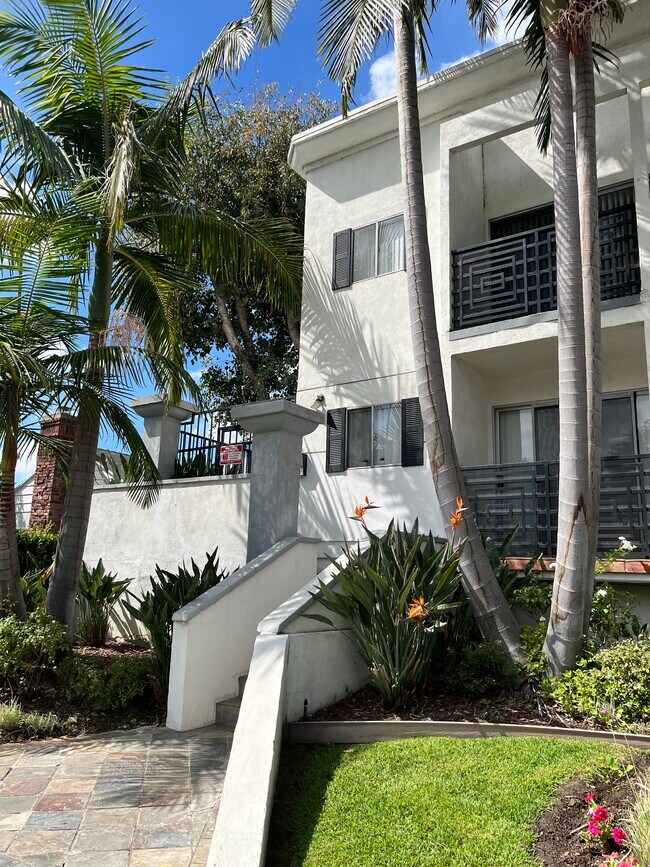 Foto del edificio - Chateau Studio Village Apartments