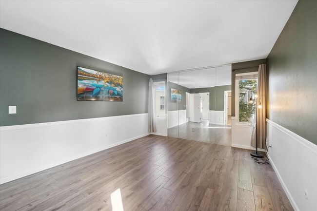 Foto del edificio - 1050 S Monaco St Pkwy