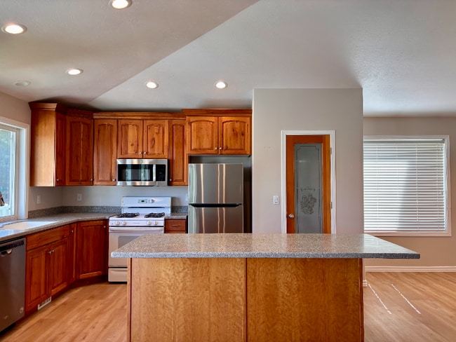 Building Photo - 241 W 225 S