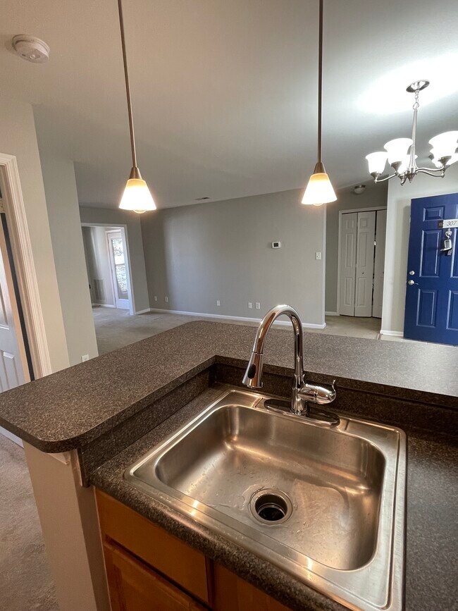 10300 Appalachian Cir Unit 307, Oakton, VA 22124 Condo for Rent in