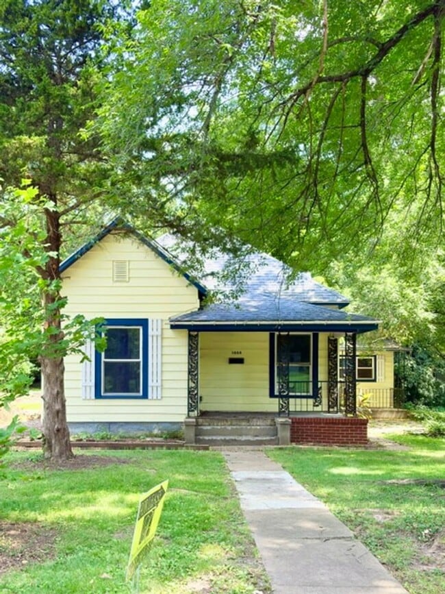 Building Photo - 1444 N Sherman Ave