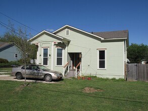 Building Photo - 924-926 Anna St
