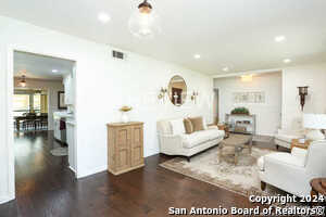 Building Photo - 206 Yosemite Dr