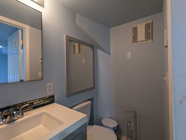 Building Photo - 1 br, 1 bath House - 9334 55th Ave S- Lowe...