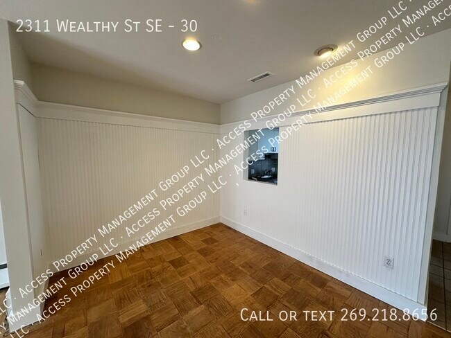 Foto del edificio - 2311 Wealthy St SE