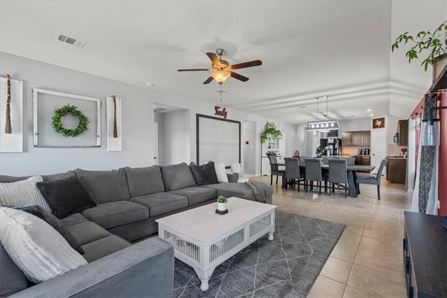 Building Photo - 1104 Hillrose Dr