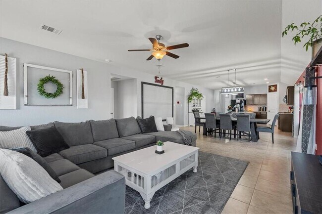 Foto del edificio - 1104 Hillrose Dr