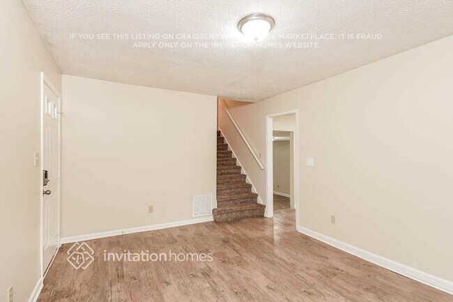 Foto del edificio - 113 Stillwater Rd
