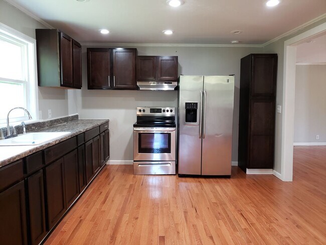Building Photo - 3 bedroom home in Iron Station