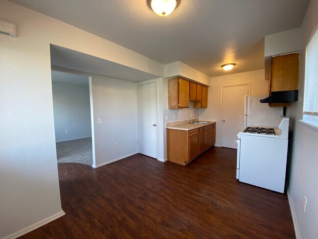 Foto del edificio - 2037 Vanderbilt Ct