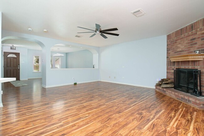 Foto del edificio - Beautiful 4/3.5 Home Available for Immedia...