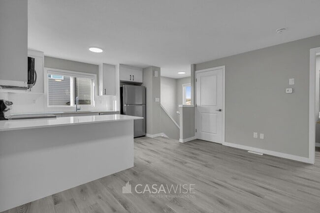 Photo du bâtiment - 13541-13570 70 St NW