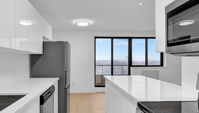 Woolwich Kitchen& Living Room With Windows - 671 Woolwich