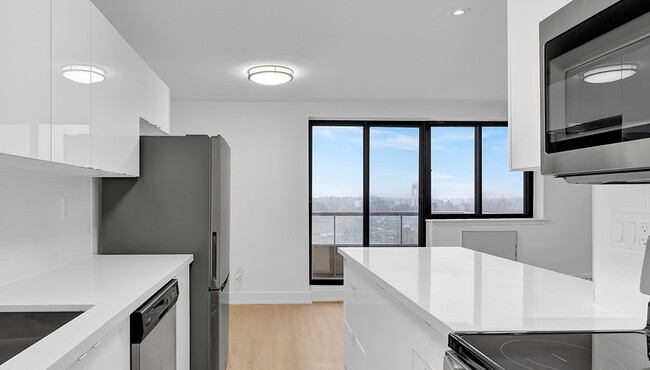 Woolwich Kitchen& Living Room With Windows - Sold - 671 Woolwich