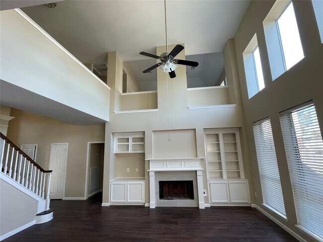 Foto del edificio - 2215 Alberton Ln