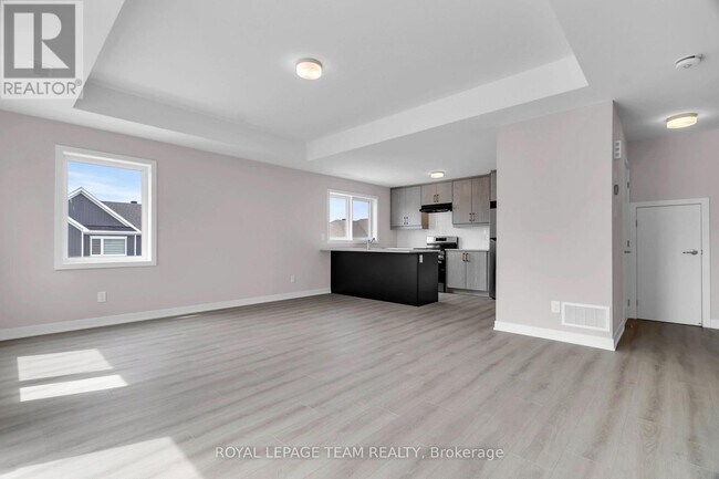 Building Photo - 810 Parnian Private