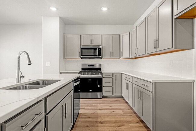 Foto del edificio - Brand New Luxury Townhome with Unparalleled Pikes Peak & Front Range Views