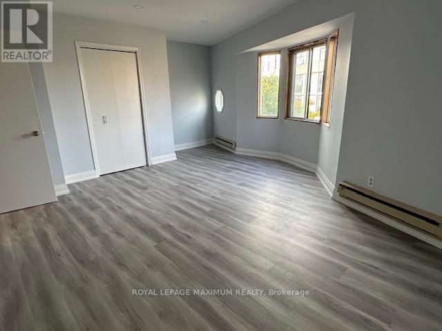 Photo du bâtiment - 1537 Dundas St W
