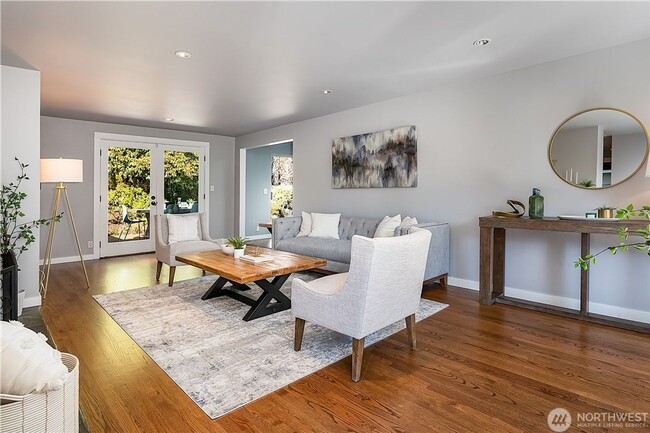 Building Photo - 4Bd/2Ba Bellevue House