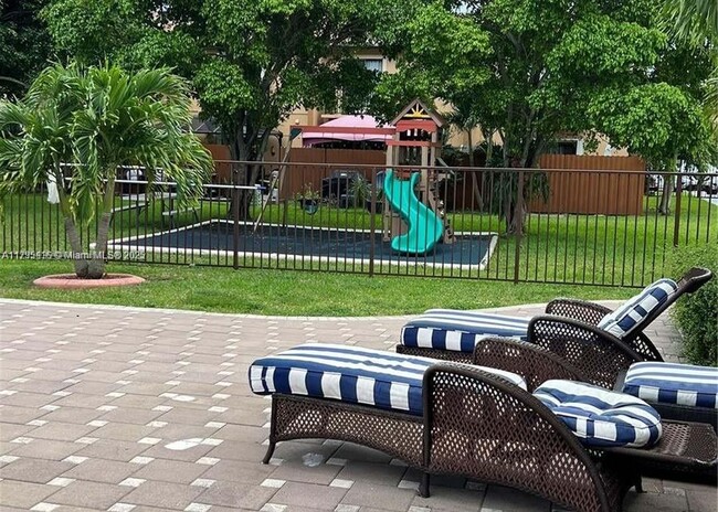 Foto del edificio - 3749 SW 99th Ave
