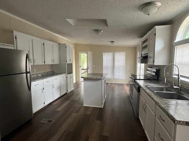 Building Photo - 1042 Cherry Tree Ct
