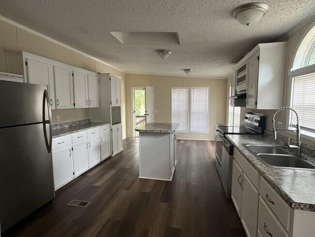 Foto del edificio - 1042 Cherry Tree Ct