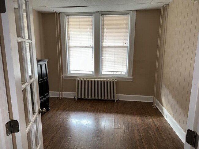 Building Photo - 539 N Plum St