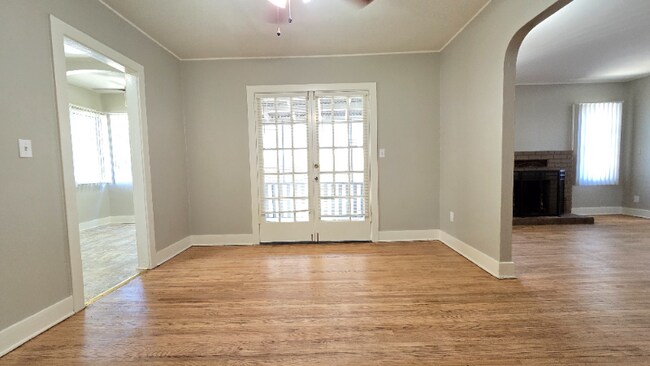 Building Photo - 915 Beverly Way