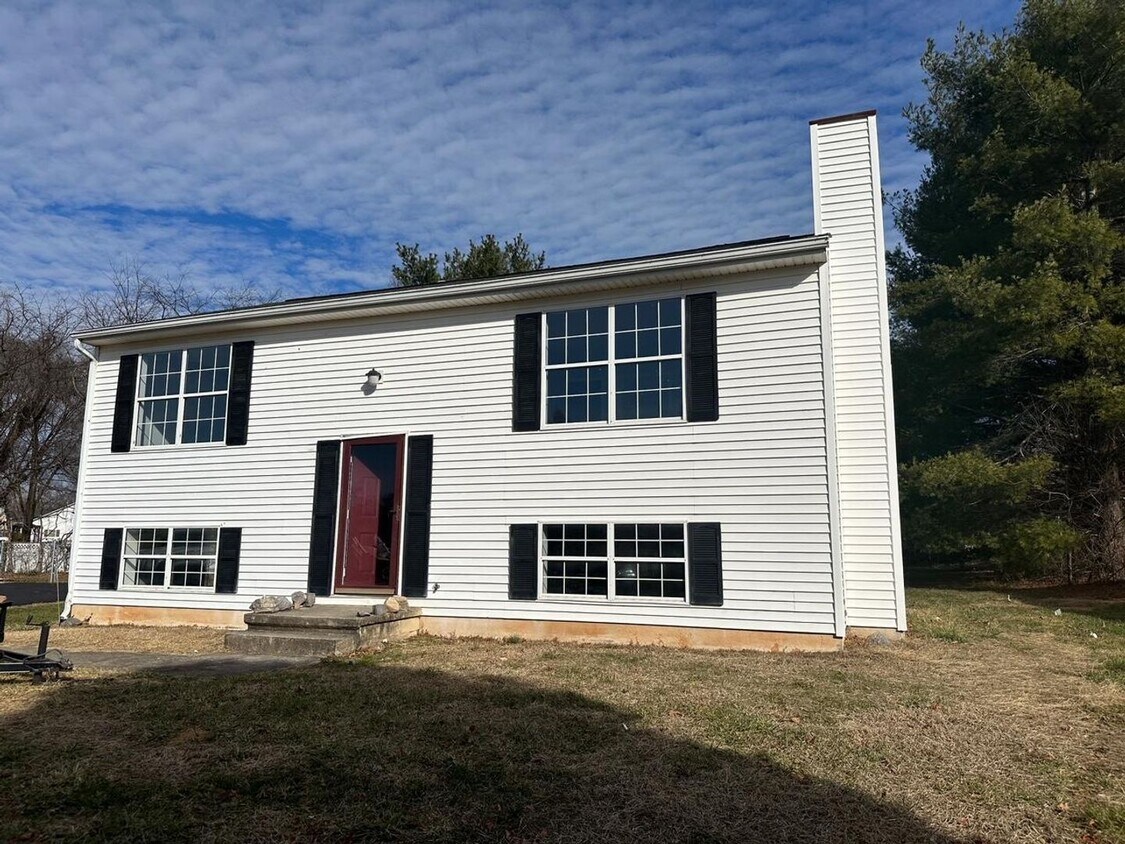 Spacious North Roanoke County Home! House Rental in Hollins, VA