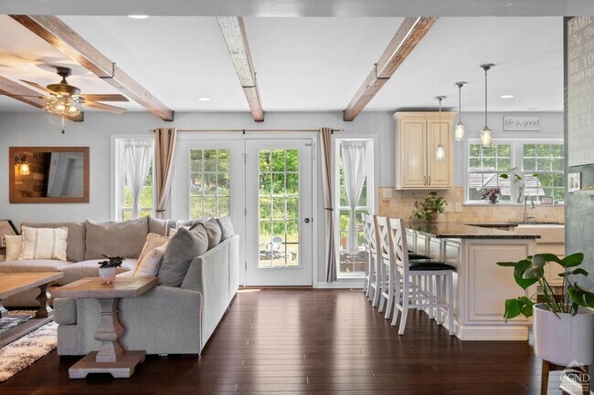 Foto del edificio - 174 Grove School Rd