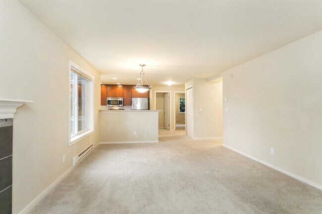 Building Photo - Mill Creek 3 Bedroom Corner unit Condo