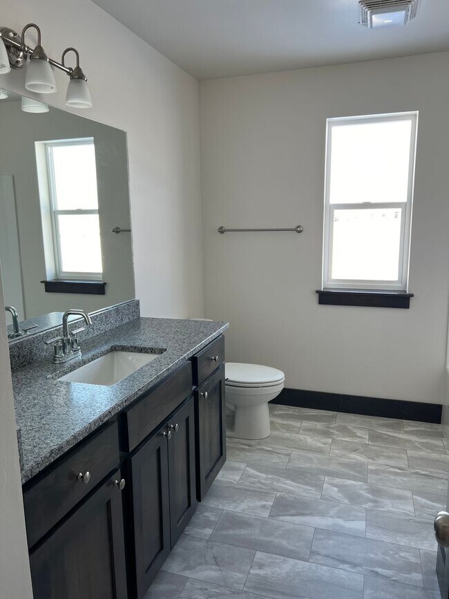 Foto del edificio - 3 Bed 2.5 Bath with double attached garage in Belgrade