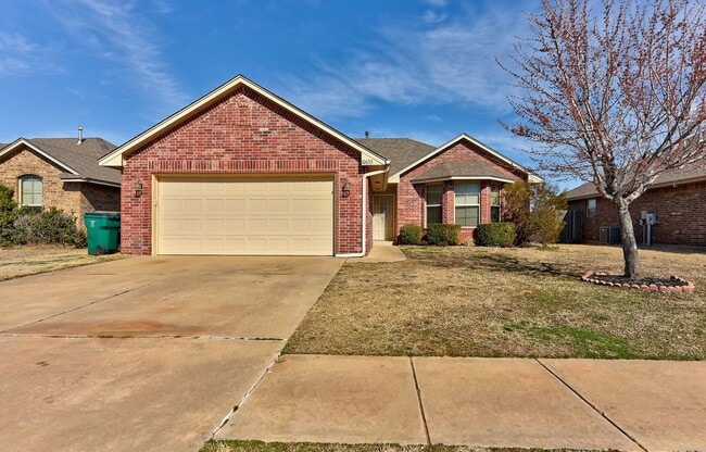 Building Photo - Spacious 3-Bedroom Home in Yukon – Modern ...