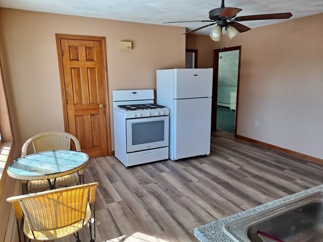 Building Photo - 1559 Mendon Rd