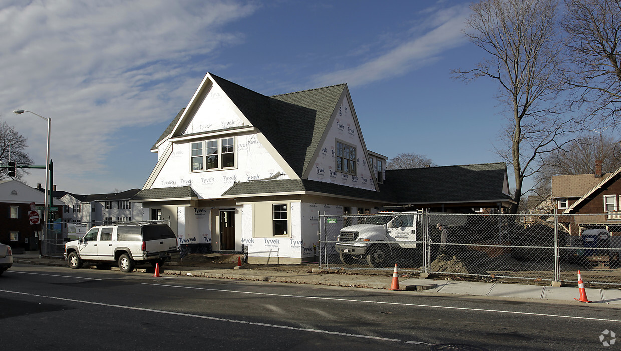 Building Photo - 41 Lancaster St