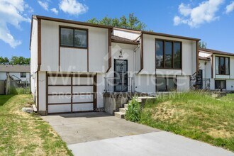 Building Photo - 802 S Calvin Rd