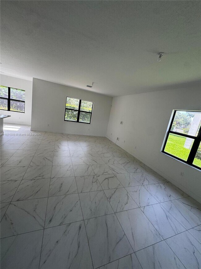 Foto del edificio - 4481 SW 173rd Ave